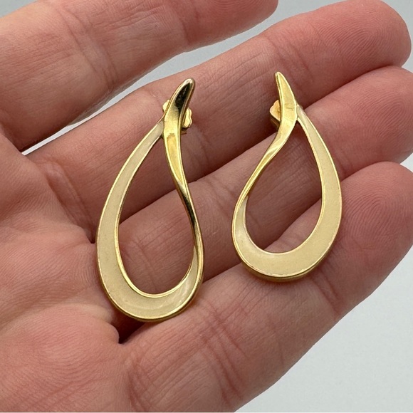 Gold Tone Sculptural Teardrop Earrings 1.5” Modern Minimalist Style - Picture 3 of 5